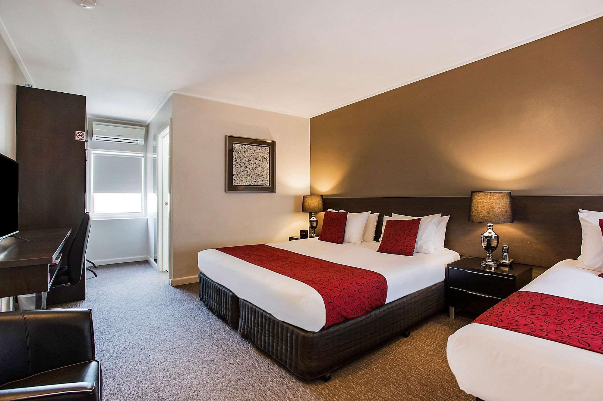 Comfort Inn Western Уорнъмбул Екстериор снимка
