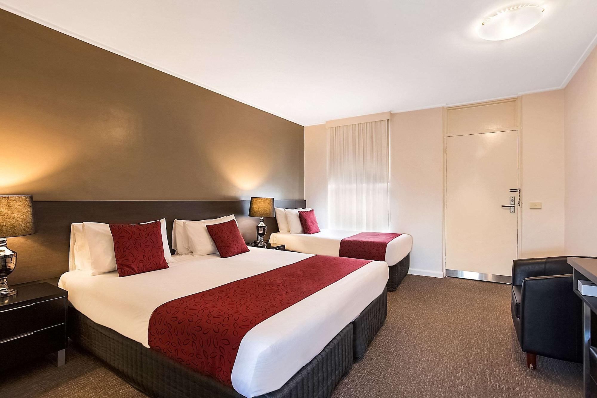 Comfort Inn Western Уорнъмбул Екстериор снимка