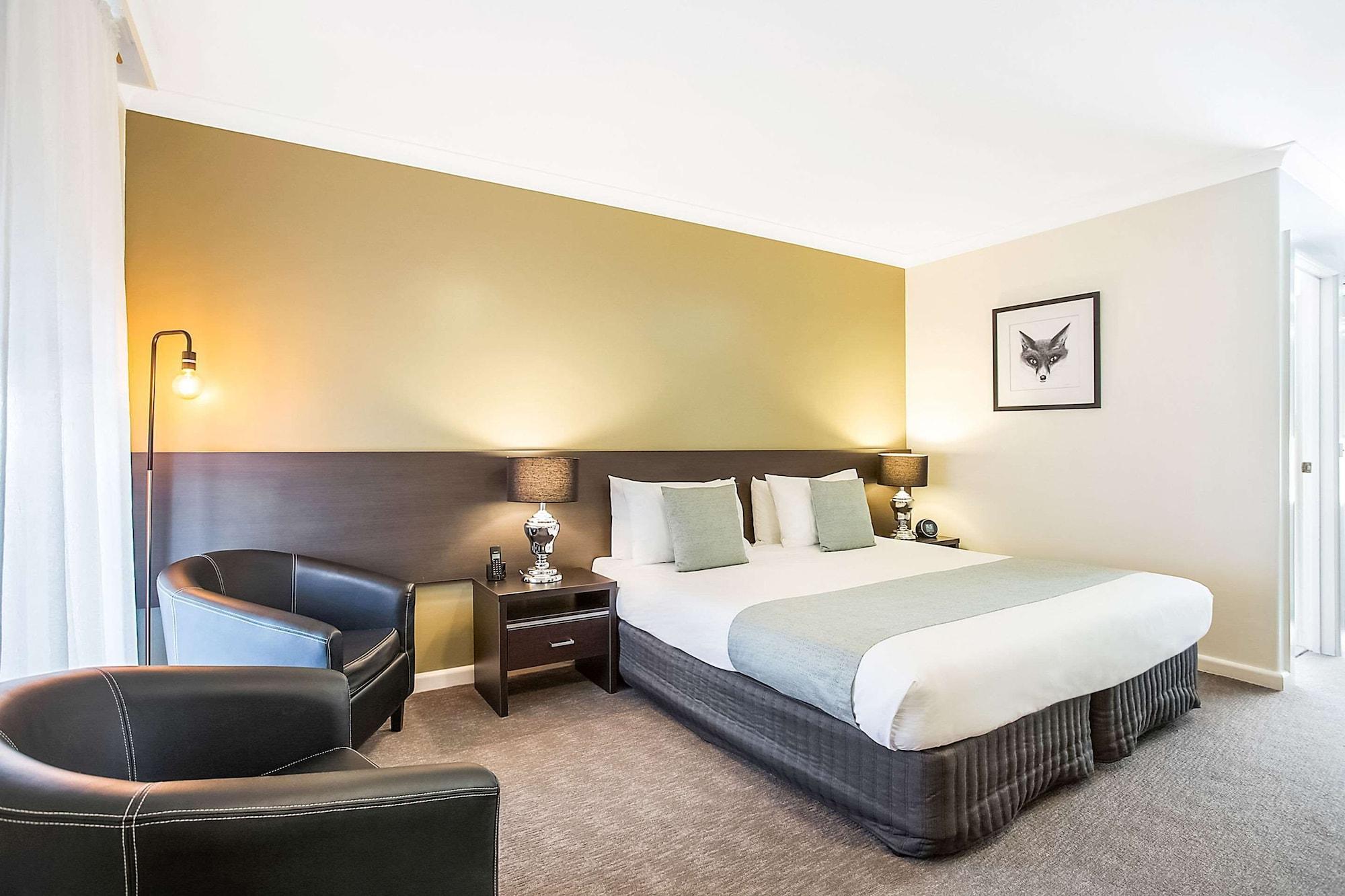 Comfort Inn Western Уорнъмбул Екстериор снимка