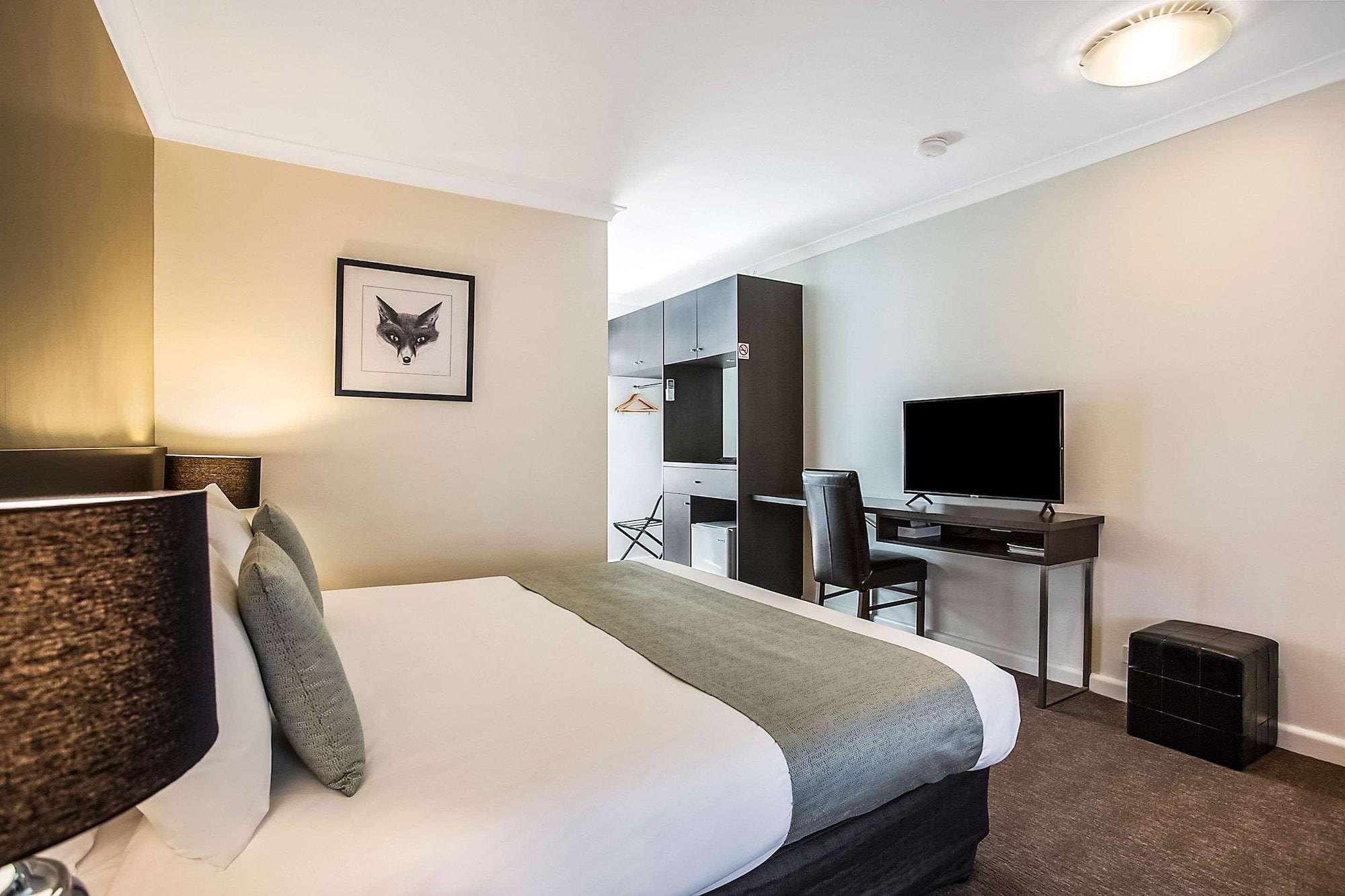 Comfort Inn Western Уорнъмбул Екстериор снимка
