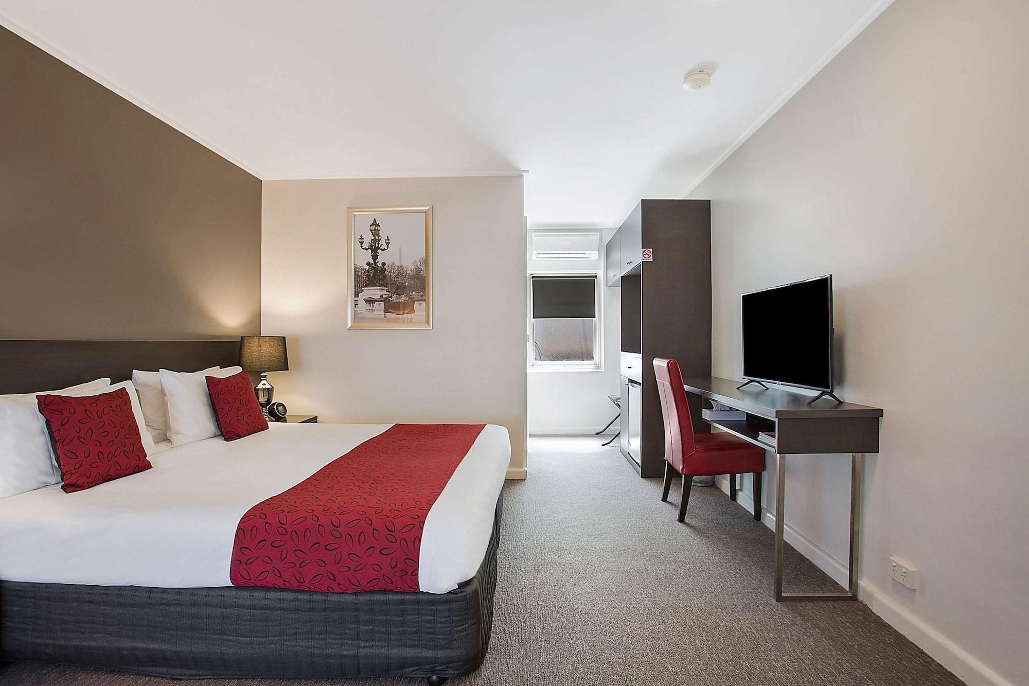 Comfort Inn Western Уорнъмбул Екстериор снимка