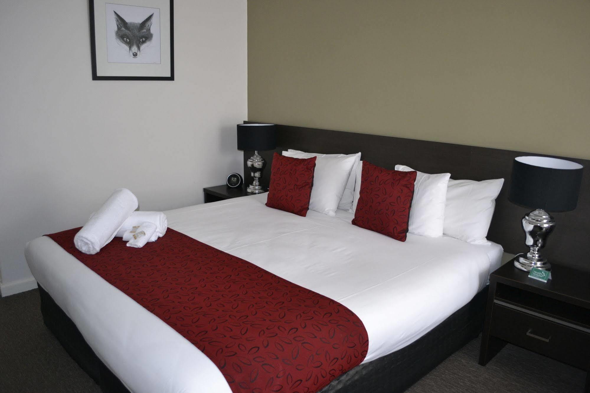 Comfort Inn Western Уорнъмбул Екстериор снимка