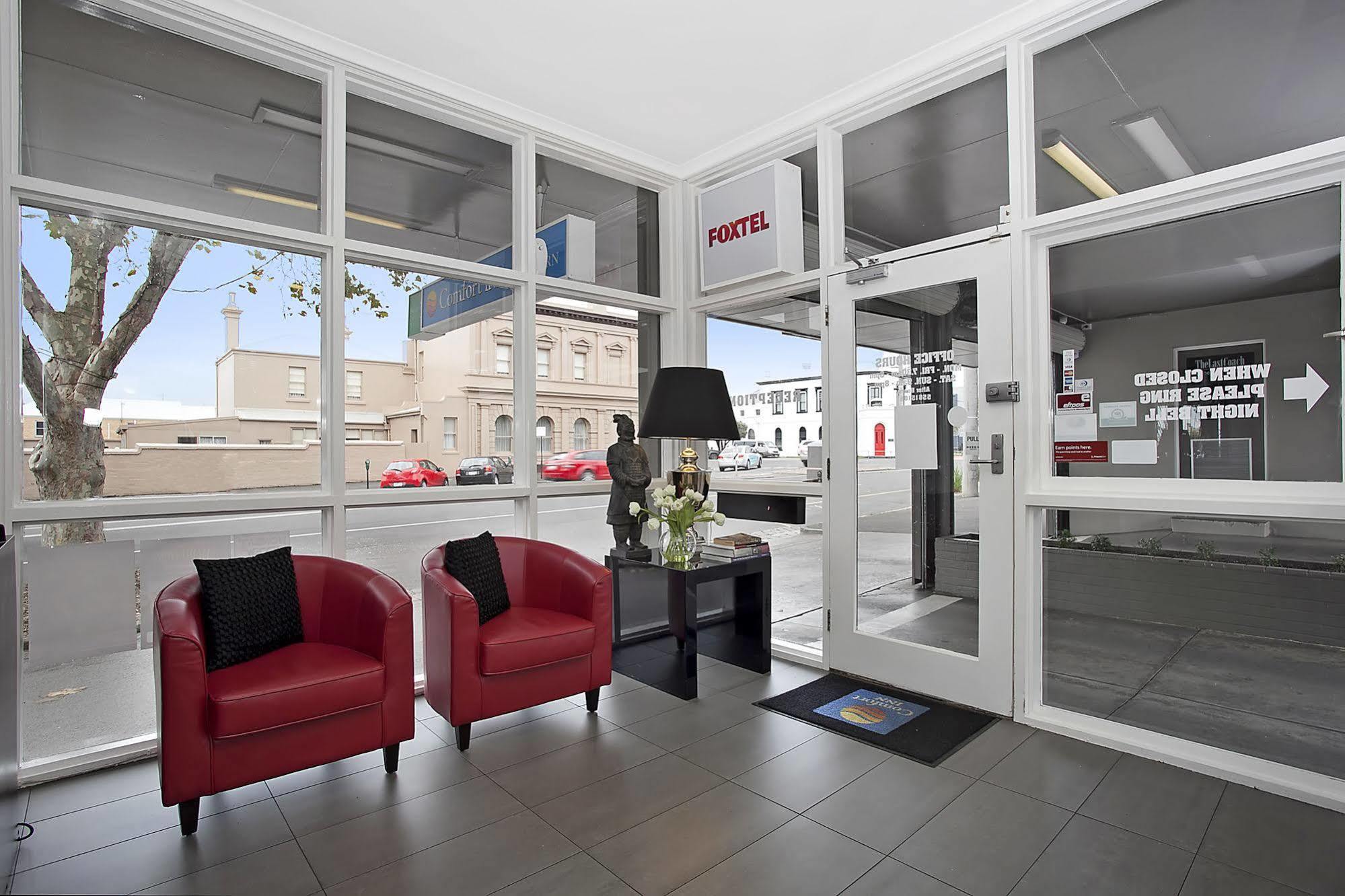 Comfort Inn Western Уорнъмбул Екстериор снимка
