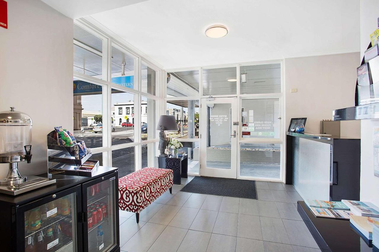 Comfort Inn Western Уорнъмбул Екстериор снимка